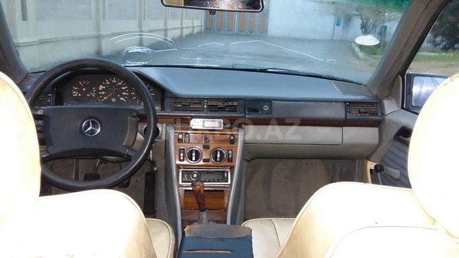 Mercedes E 200 1990, 240,000 km - 2.0 л - Bakı
