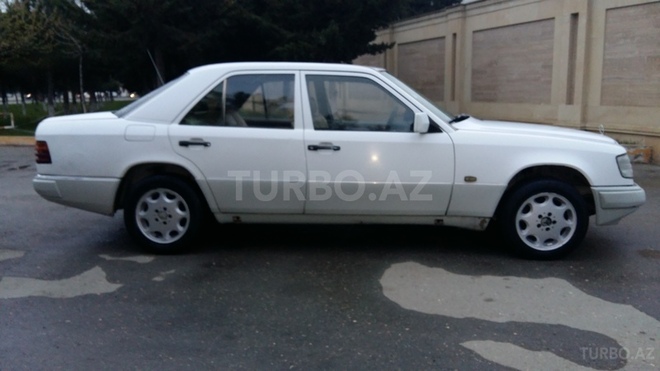 Mercedes E 200 1990, 240,000 km - 2.0 л - Bakı