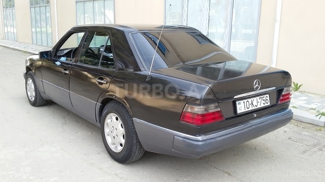 Mercedes E 200 1986, 265,000 km - 2.0 l - Bakı