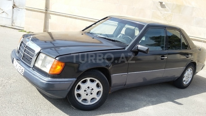 Mercedes E 200 1986, 265,000 km - 2.0 l - Bakı