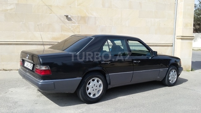 Mercedes E 200 1986, 265,000 km - 2.0 l - Bakı