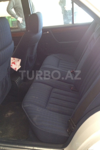 Mercedes E 230 1992, 215,000 km - 2.3 l - Bakı