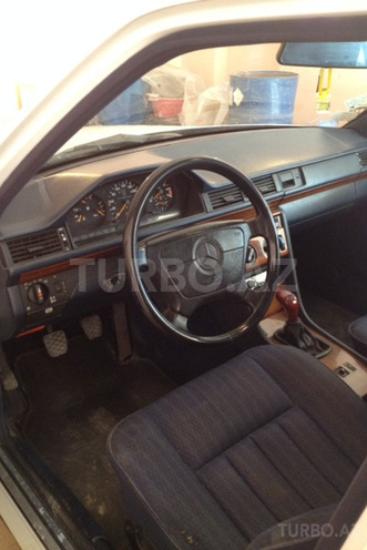 Mercedes E 230 1992, 215,000 km - 2.3 l - Bakı