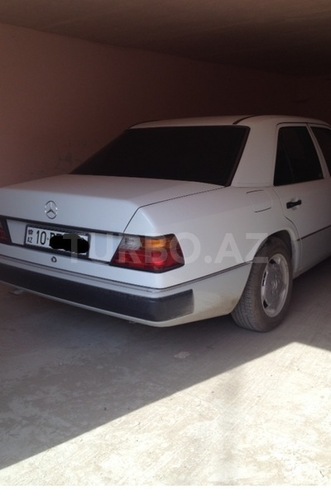 Mercedes E 230 1992, 215,000 km - 2.3 l - Bakı