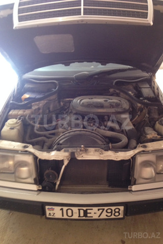 Mercedes E 230 1992, 215,000 km - 2.3 l - Bakı