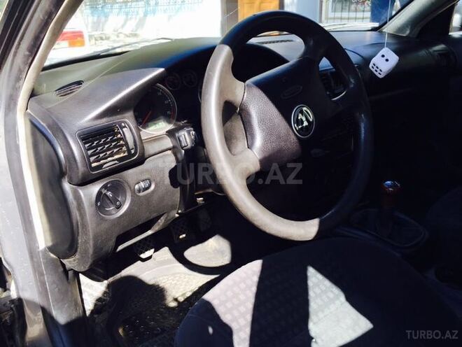 Volkswagen Passat 2001, 200,000 km - 1.8 л - Sumqayıt