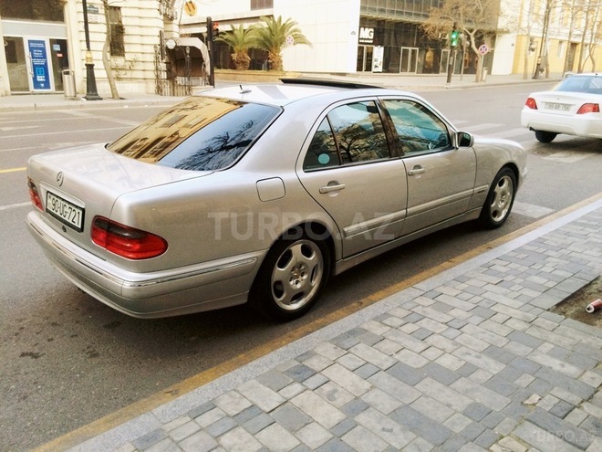 Mercedes E 240 2000, 235,000 km - 2.4 l - Bakı