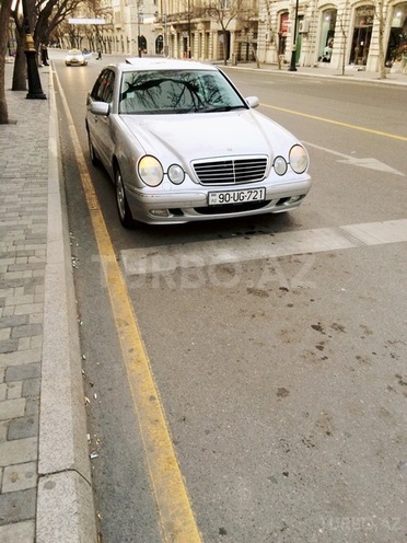 Mercedes E 240 2000, 235,000 km - 2.4 l - Bakı