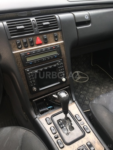 Mercedes E 320 1999, 269,000 km - 3.2 l - Sumqayıt