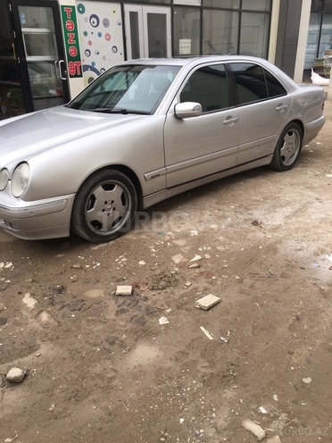 Mercedes E 320 1999, 269,000 km - 3.2 l - Sumqayıt