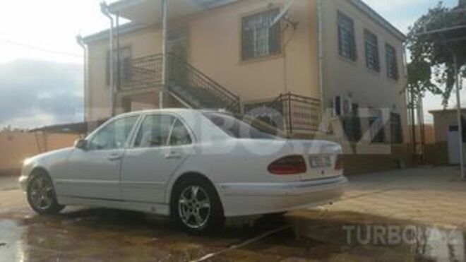 Mercedes E 270 2001, 446,000 km - 2.7 l - Bakı