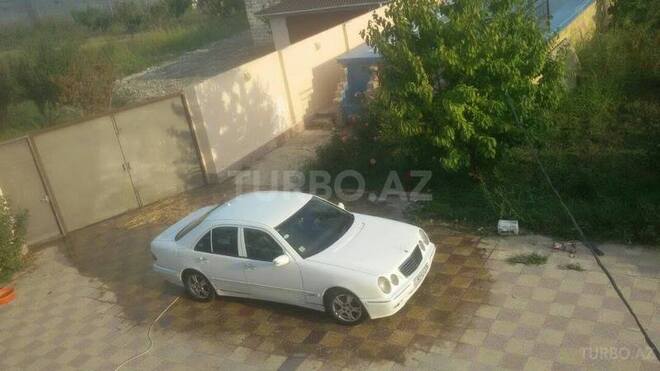 Mercedes E 270 2001, 446,000 km - 2.7 l - Bakı