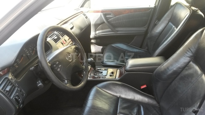 Mercedes E 240 2001, 177,000 km - 2.6 l - Bakı