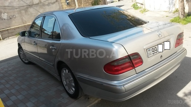 Mercedes E 240 2001, 177,000 km - 2.6 l - Bakı