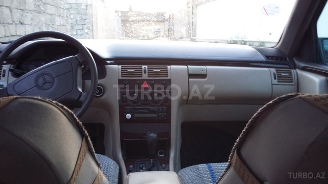 Mercedes E 230 1996, 276,000 km - 2.3 l - Bakı