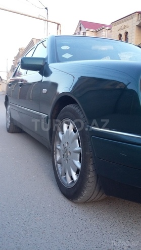 Mercedes E 230 1996, 276,000 km - 2.3 l - Bakı
