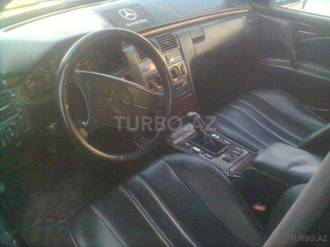 Mercedes E 220 1997, 300,000 km - 2.2 l - Bakı