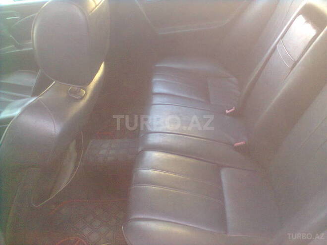 Mercedes E 220 1997, 300,000 km - 2.2 l - Bakı