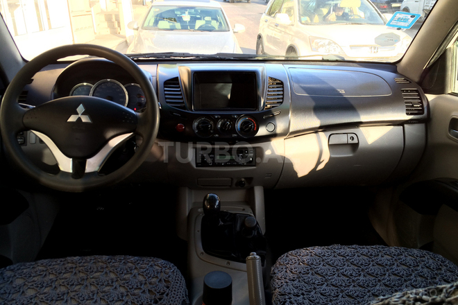 Mitsubishi L200 2008, 215,000 km - 2.5 l - Bakı