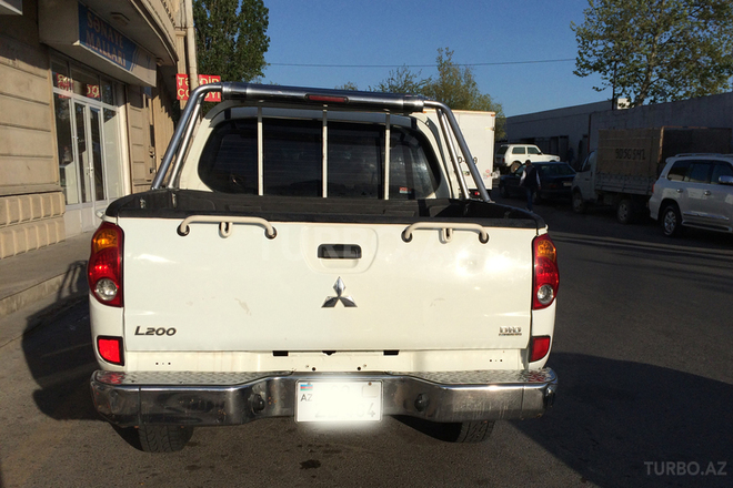 Mitsubishi L200 2008, 215,000 km - 2.5 l - Bakı