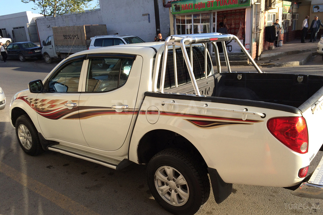 Mitsubishi L200 2008, 215,000 km - 2.5 l - Bakı