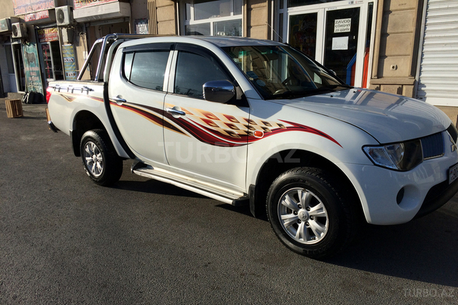 Mitsubishi L200 2008, 215,000 km - 2.5 l - Bakı