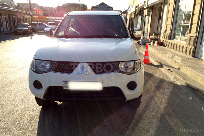 Mitsubishi L200 2008, 215,000 km - 2.5 l - Bakı