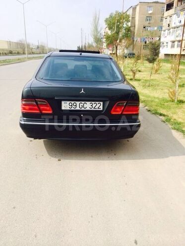 Mercedes E 320 2001, 245,000 km - 3.2 l - Sumqayıt