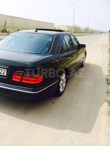 Mercedes E 320 2001, 245,000 km - 3.2 l - Sumqayıt