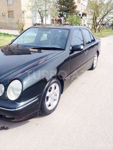 Mercedes E 320 2001, 245,000 km - 3.2 l - Sumqayıt