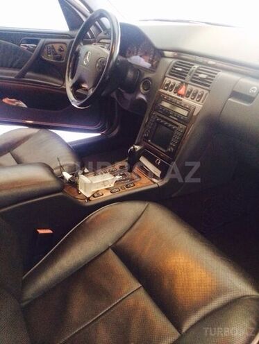 Mercedes E 320 2001, 245,000 km - 3.2 l - Sumqayıt