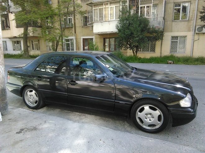 Mercedes C 220 1993, 298,000 km - 2.2 l - Bakı