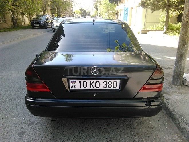 Mercedes C 220 1993, 298,000 km - 2.2 l - Bakı