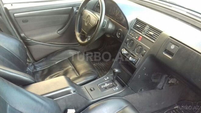 Mercedes C 220 1993, 298,000 km - 2.2 l - Bakı