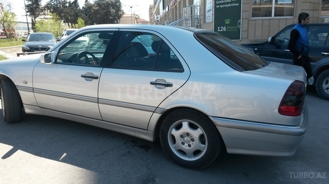 Mercedes C 240 2000, 144,000 km - 2.4 l - Bakı