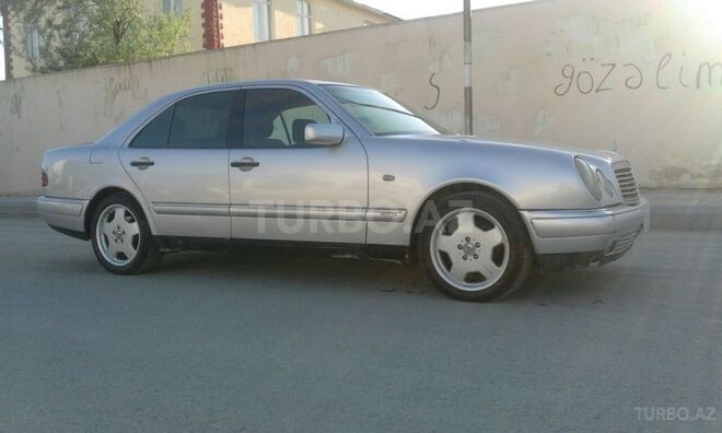Mercedes E 220 1997, 280,000 km - 2.2 л - Bakı