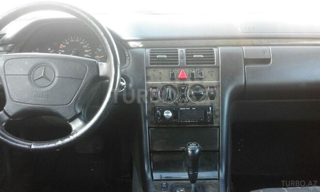 Mercedes E 220 1997, 280,000 km - 2.2 л - Bakı