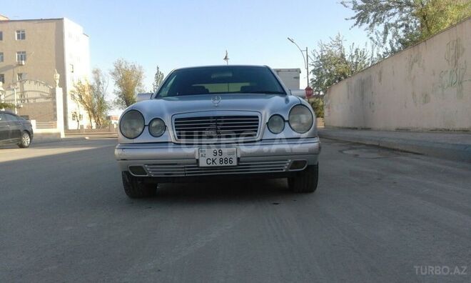 Mercedes E 220 1997, 280,000 km - 2.2 л - Bakı