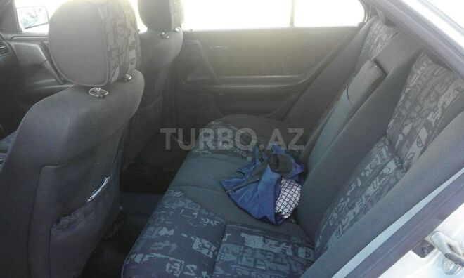 Mercedes E 220 1997, 280,000 km - 2.2 л - Bakı
