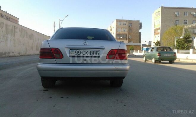 Mercedes E 220 1997, 280,000 km - 2.2 л - Bakı