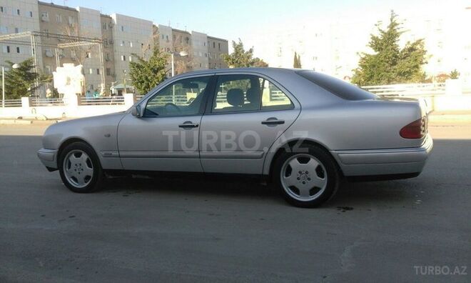 Mercedes E 220 1997, 280,000 km - 2.2 л - Bakı
