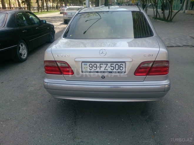 Mercedes E 220 2000, 193,672 km - 2.2 l - Bakı