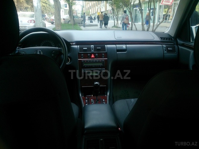 Mercedes E 220 2000, 193,672 km - 2.2 l - Bakı