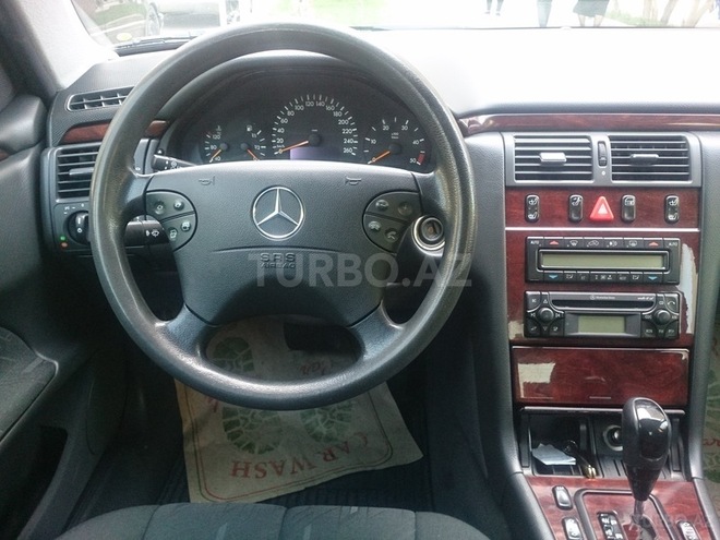Mercedes E 220 2000, 193,672 km - 2.2 l - Bakı