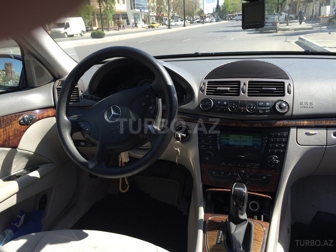 Mercedes E 220 2002, 215,000 km - 2.2 l - Bakı