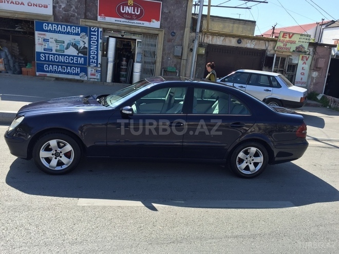 Mercedes E 220 2002, 215,000 km - 2.2 l - Bakı
