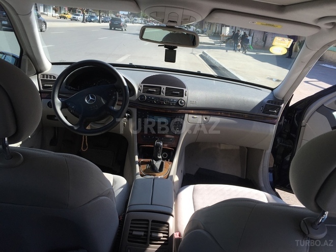 Mercedes E 220 2002, 215,000 km - 2.2 l - Bakı