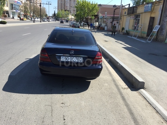 Mercedes E 220 2002, 215,000 km - 2.2 l - Bakı