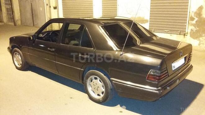 Mercedes E 250 1995, 427,000 km - 2.5 l - Bakı