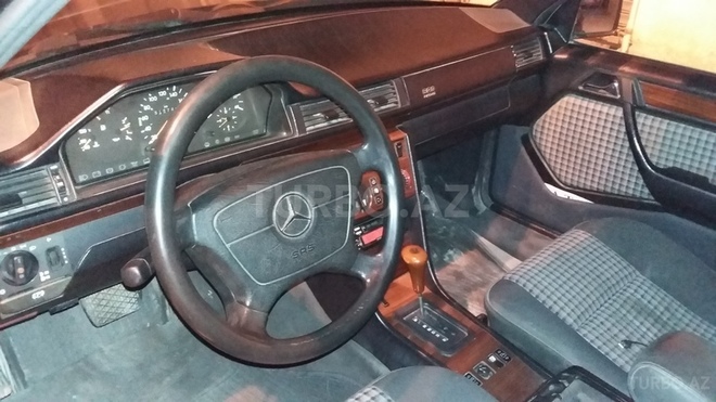 Mercedes E 250 1995, 427,000 km - 2.5 l - Bakı